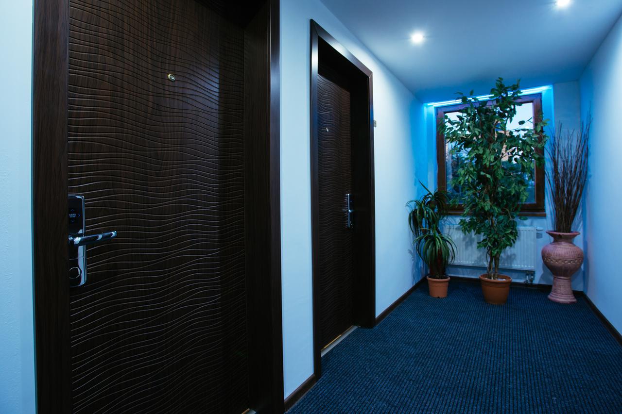 Hotel Central Sala エクステリア 写真