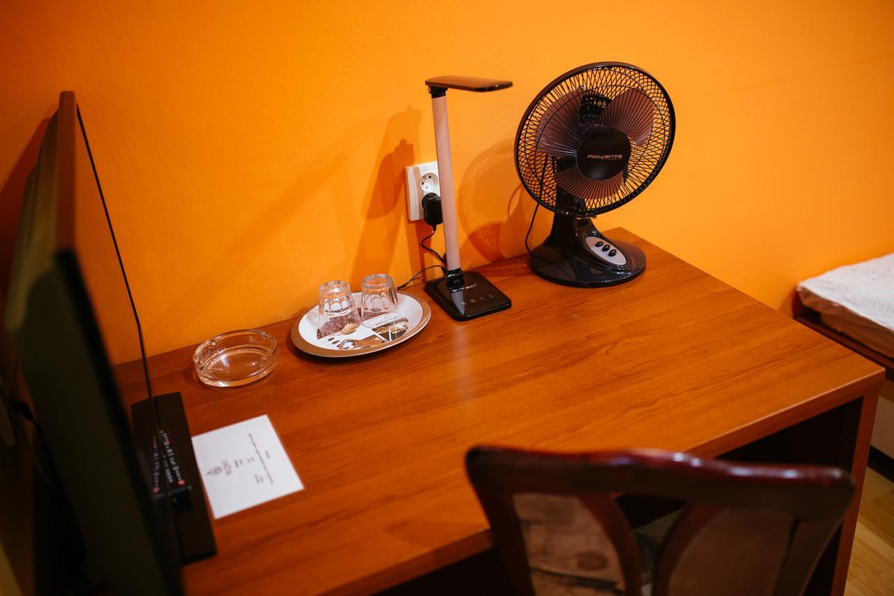 Hotel Central Sala エクステリア 写真